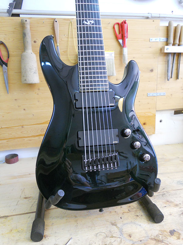 Riverniciatura chitarra Schecter